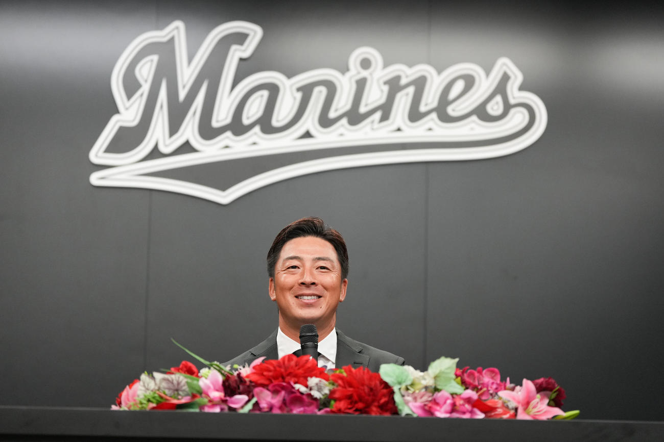 ロッテ対楽天　現役引退を表明し会見に臨むロッテ美馬＝2025年9月18日
