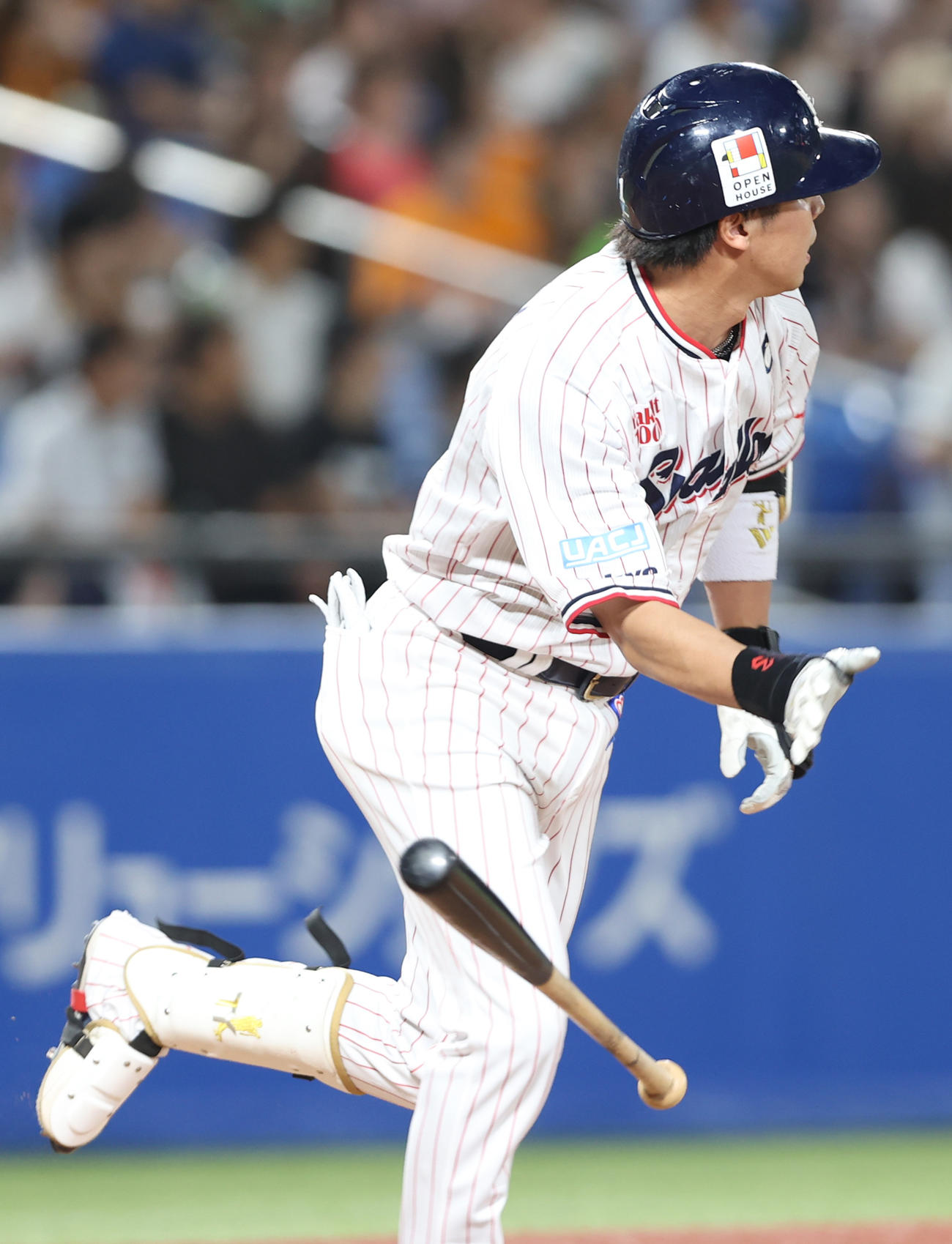 ヤクルト対巨人　2回裏ヤクルト無死、ソロ本塁打を放つ山田（撮影・水谷安孝）
