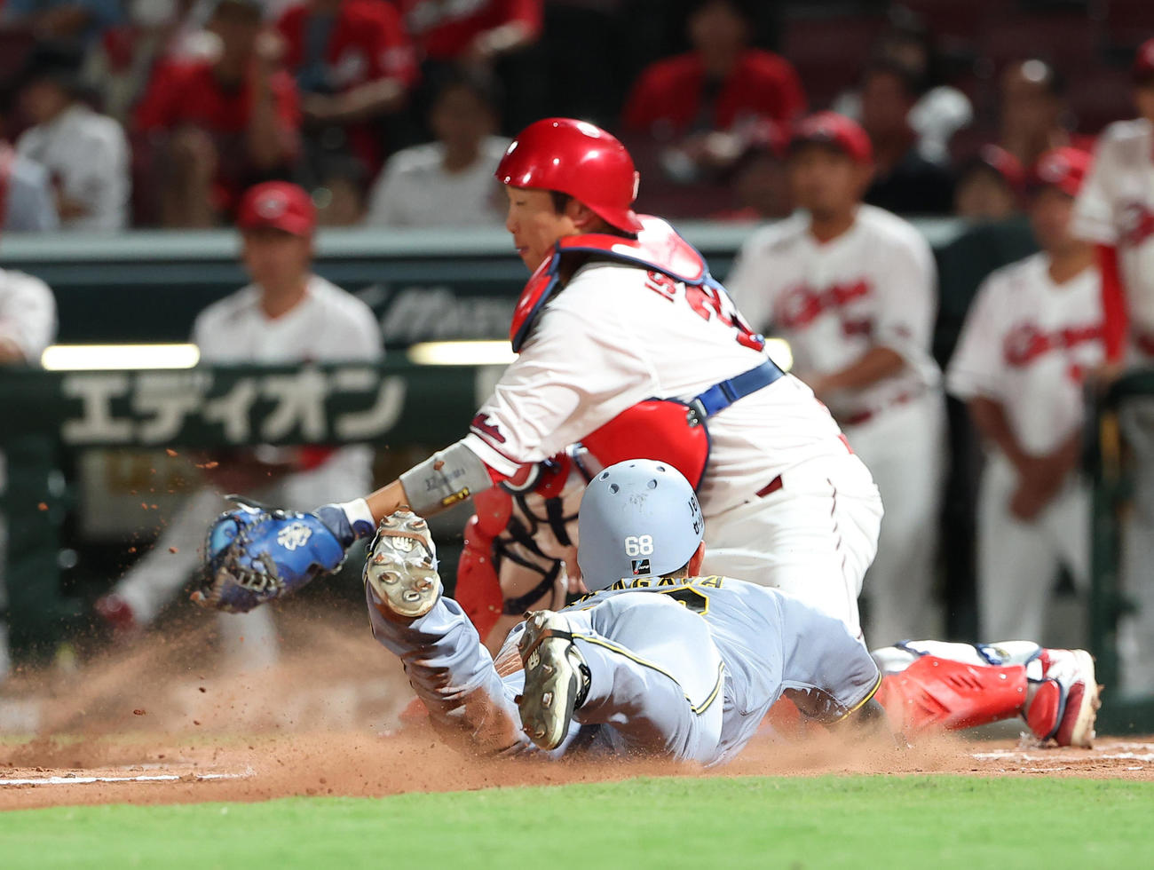 広島対阪神　4回表阪神2死二塁、中川は近本の右前適時打で生還する（撮影・上田博志）