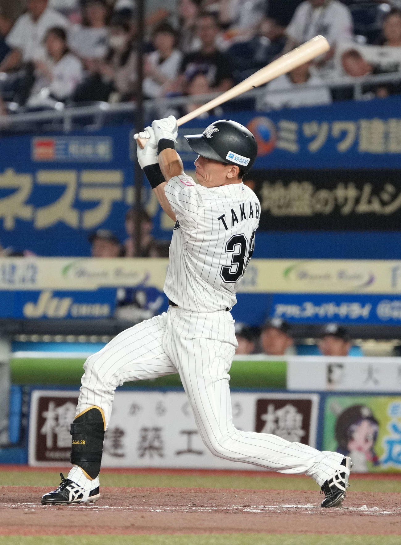 ロッテ対楽天　2回裏ロッテ1死一、三塁、高部は2点右適時三塁打を放つ（撮影・小沢裕）