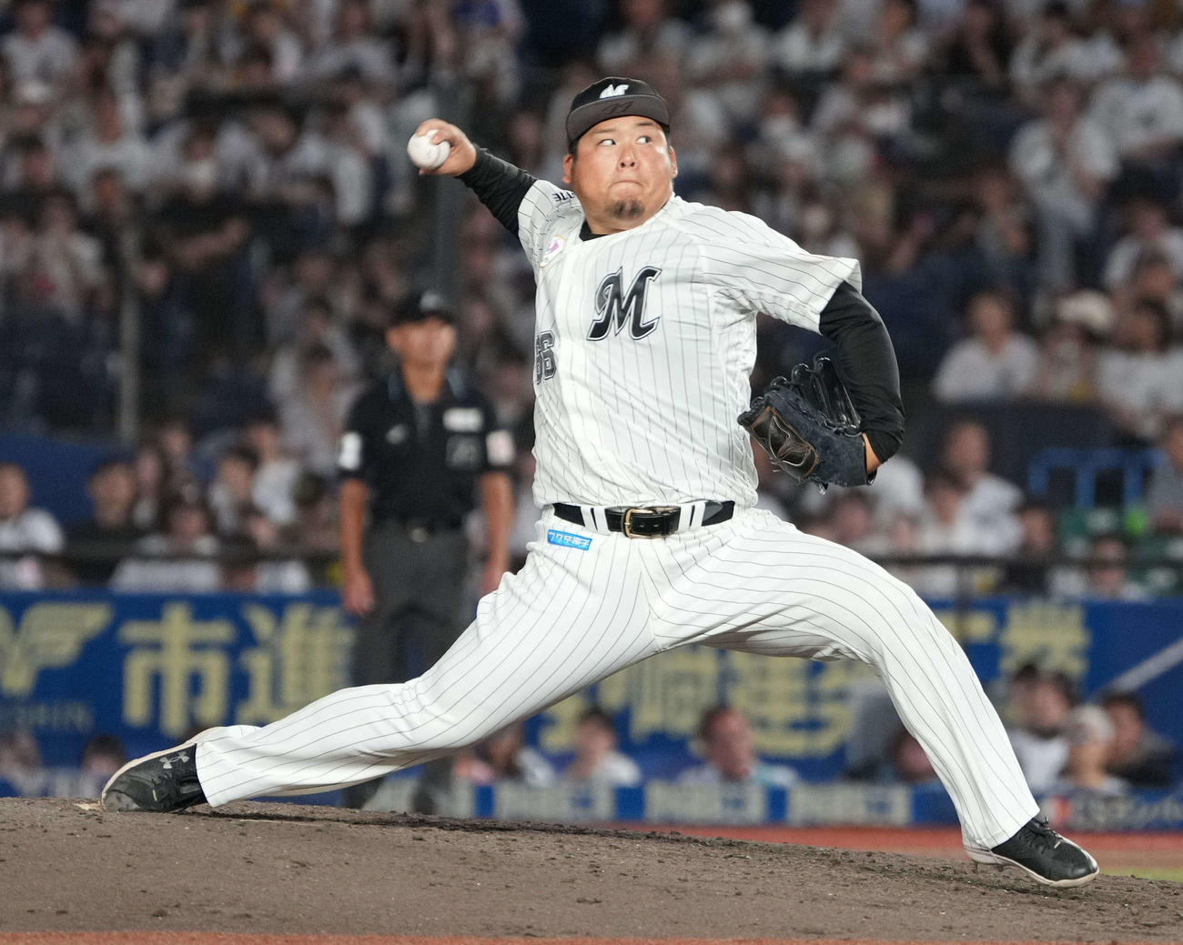 ロッテ対楽天　ロッテ3番手で登板した沢田（撮影・小沢裕）