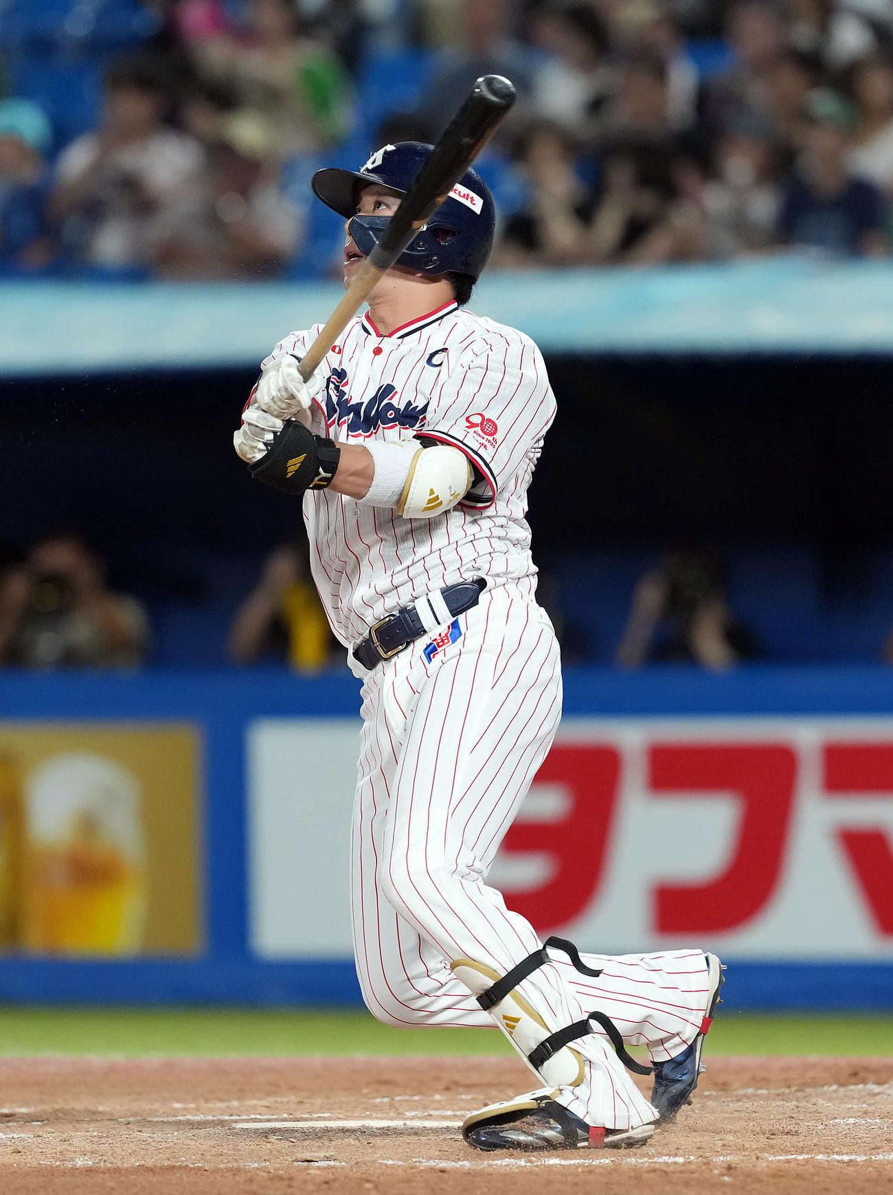 ヤクルト対巨人　2回裏ヤクルト無死、左越えにソロ本塁打を放ち通算1000得点を達成した山田（撮影・たえ見朱実）