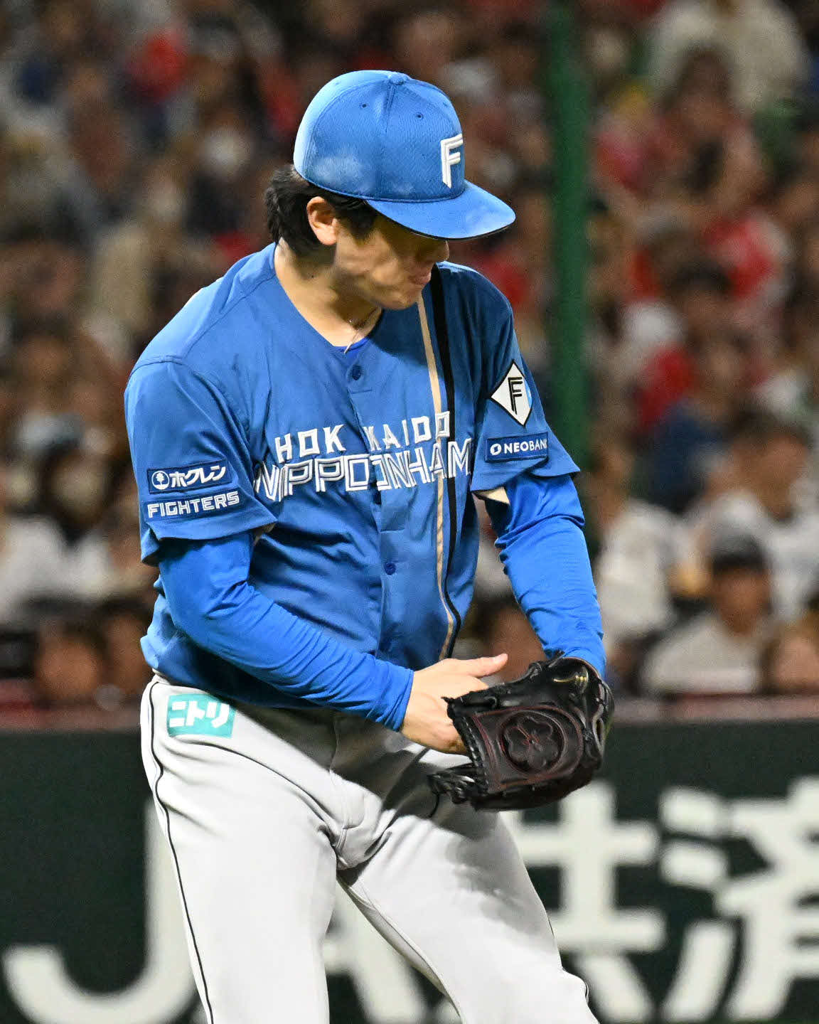 ソフトバンク対日本ハム　6回裏ソフトバンク2死一、三塁、打者柳町を三振に仕留め雄叫びを上げる北山（撮影・林敢治）