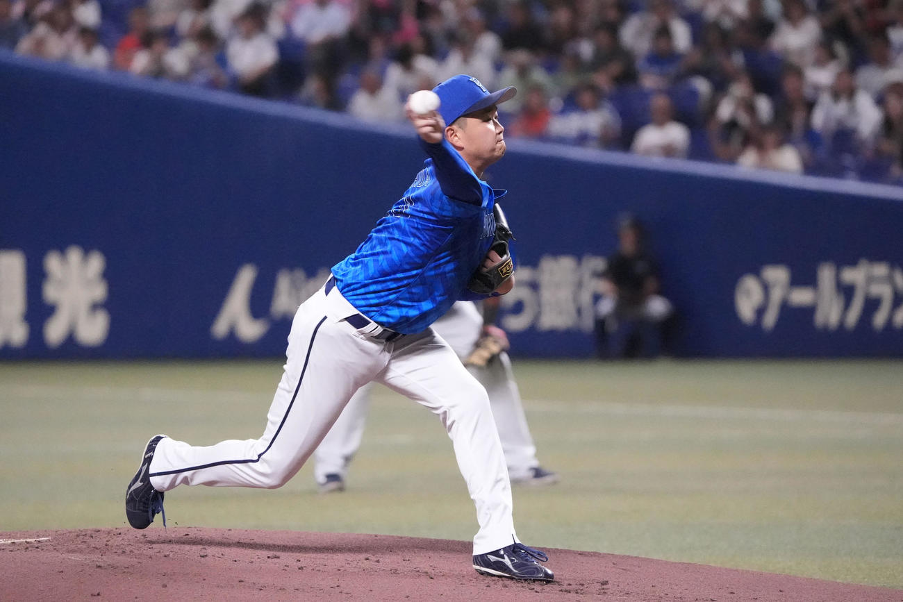 中日対DeNA 1回裏、登板するDeNA先発の石田裕（撮影・森本幸一）
