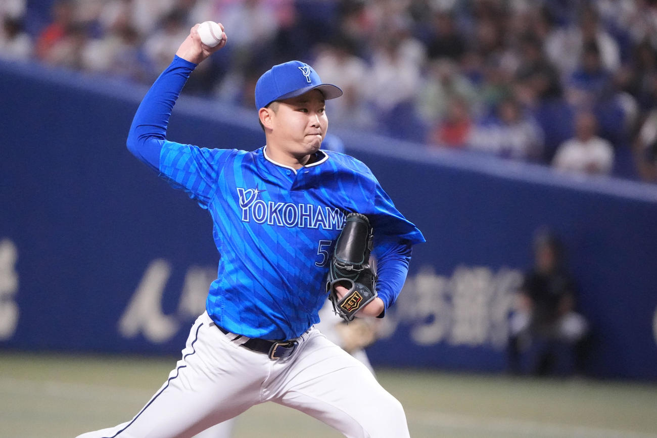 中日対DeNA 1回裏、登板するDeNA先発の石田裕（撮影・森本幸一）