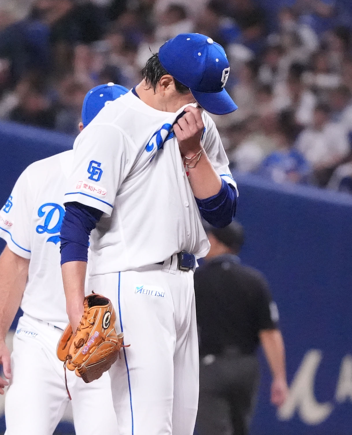 中日対DeNA 5回表DeNA2死一塁、涌井はマウンドを降りる（撮影・森本幸一）