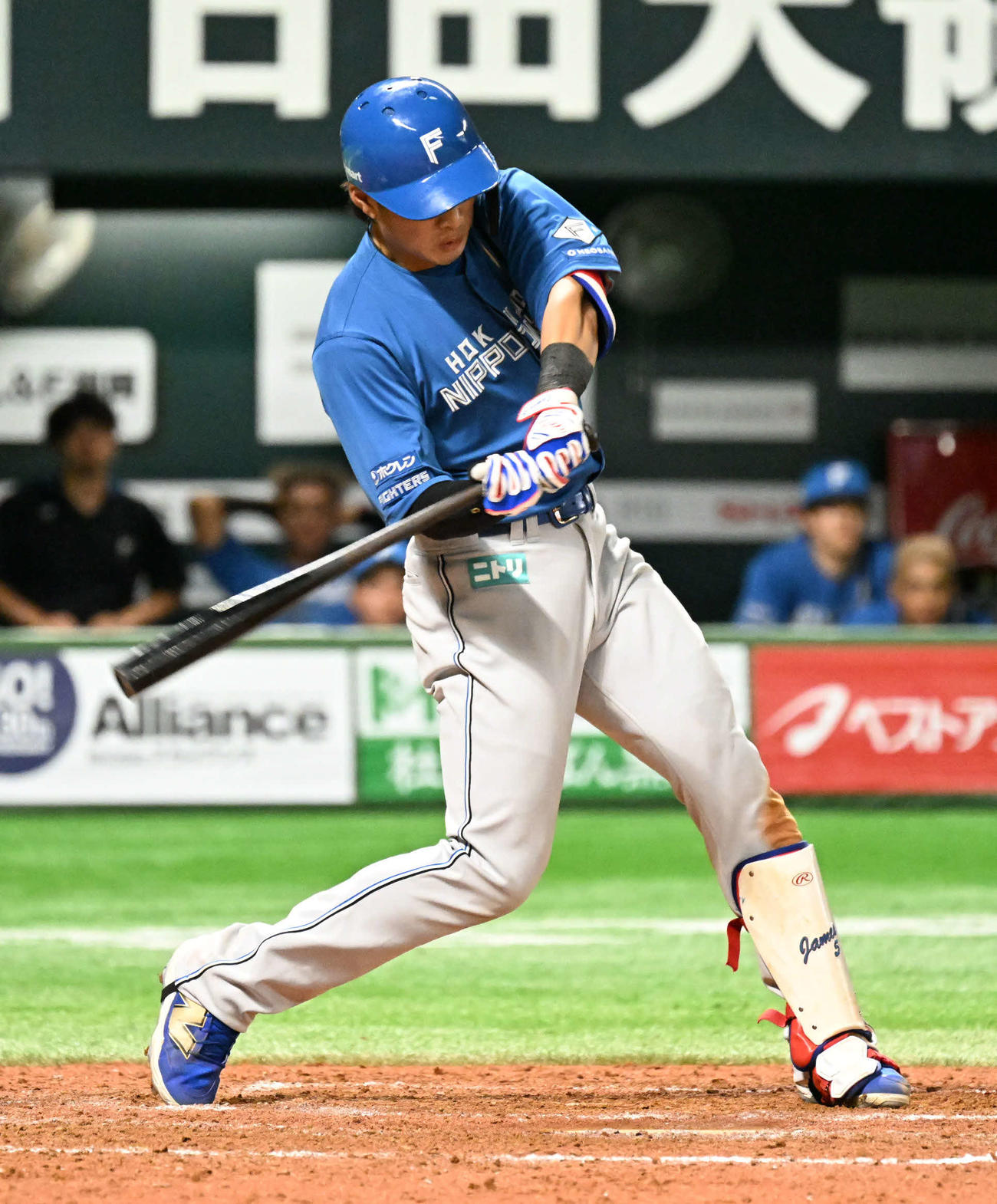 ソフトバンク対日本ハム　4回表日本ハム2死二塁、野村は勝ち越し適時打を放つ（撮影・林敢治）