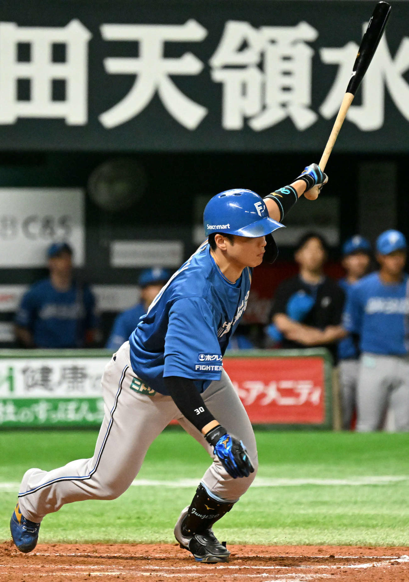 ソフトバンク対日本ハム　3回表日本ハム無死、郡司は内野安打を放つ（撮影・林敢治）