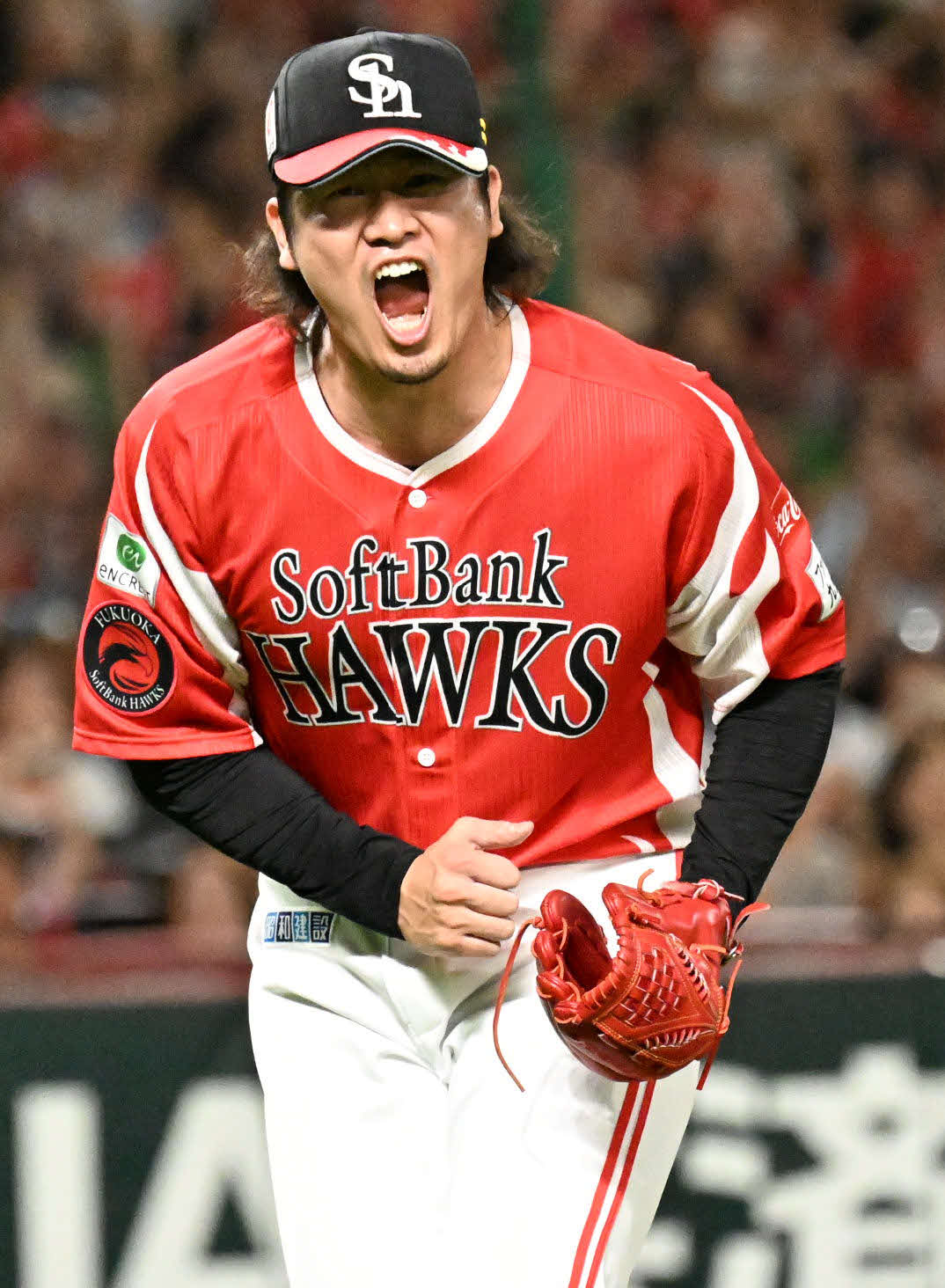 ソフトバンク対日本ハム　9回裏日本ハム2死、打者レイエスを空振り三振に仕留め雄叫びを上げる杉山（撮影・林敢治）