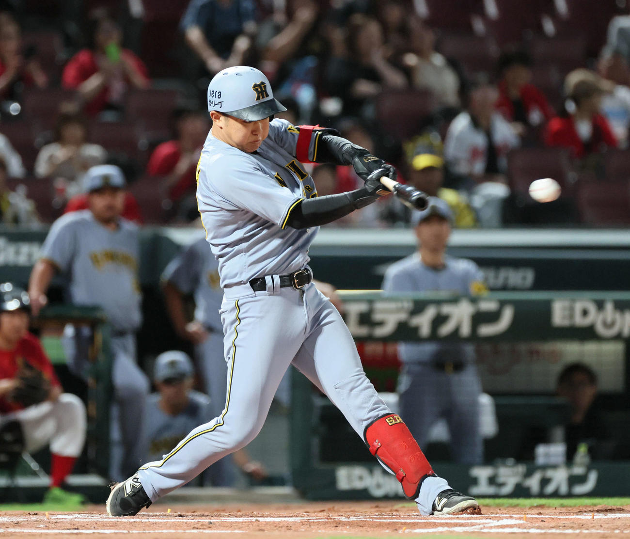 広島対阪神　2回表阪神無死一、二塁、中川は左前打を放つ（撮影・加藤孝規）