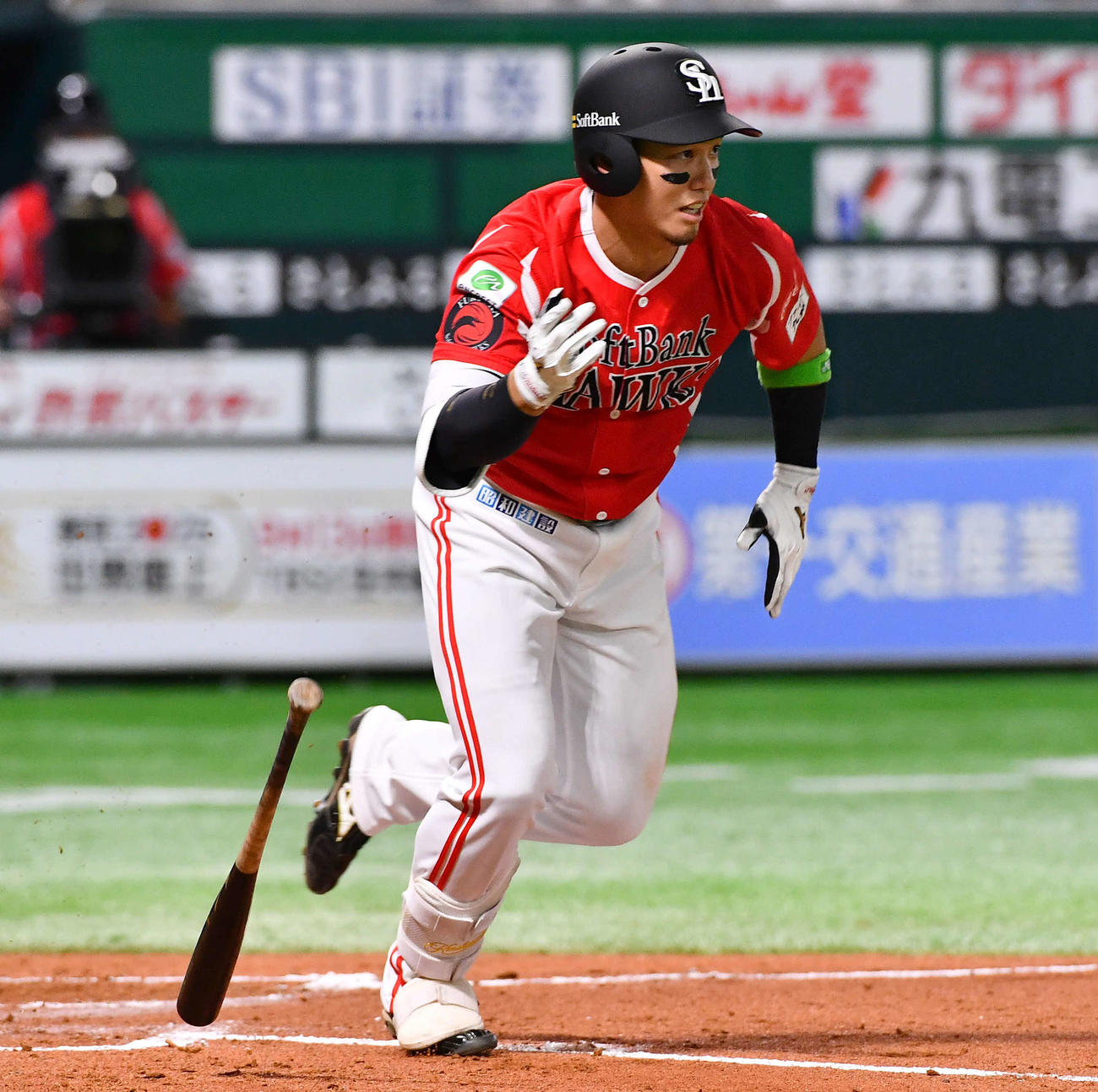 ソフトバンク対西武　2回裏ソフトバンク2死三塁、栗原は右前適時打を放つ（撮影・岩下翔太）
