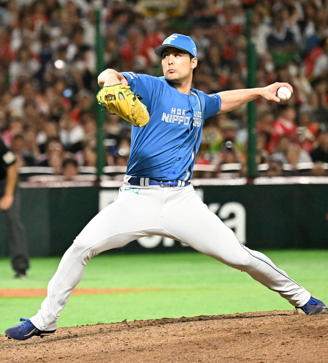 ソフトバンク対日本ハム　日本ハム2番手投手の上原（撮影・林敢治）