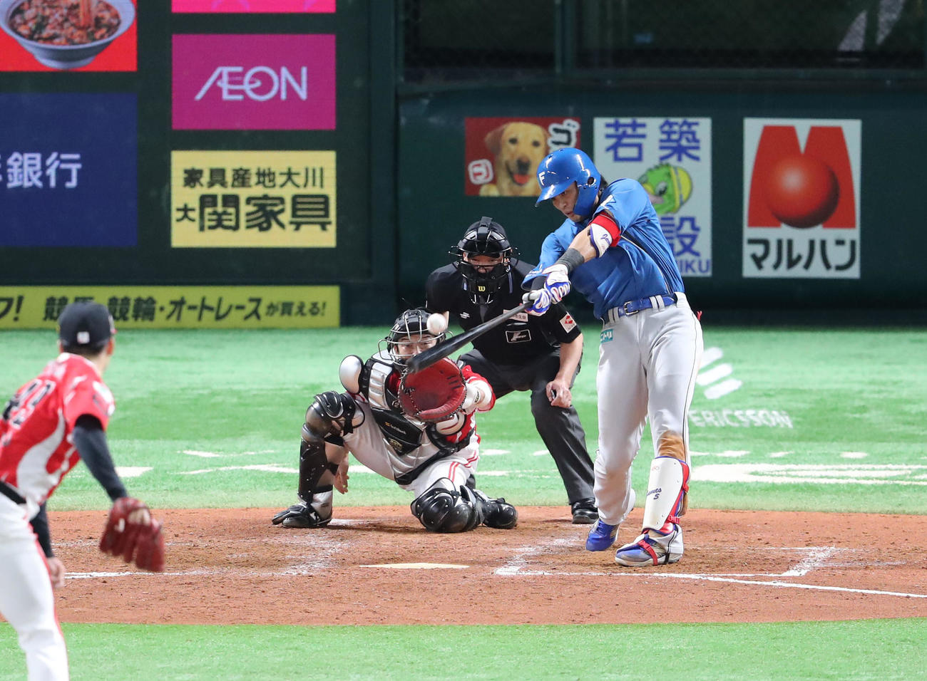 ソフトバンク対日本ハム　4回表日本ハム2死二塁、野村は勝ち越しとなる中前適時打を放つ。投手松本晴（撮影・梅根麻紀）