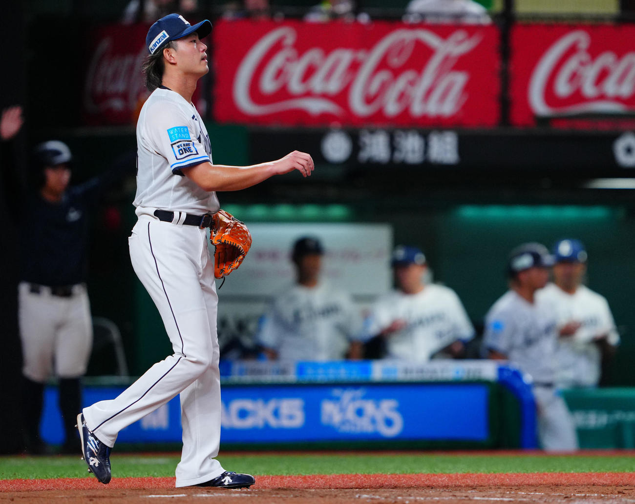 西武対オリックス　7回表オリックス1死一、二塁、代打西野に中前打を許し渋い表情の今井（撮影・垰建太）