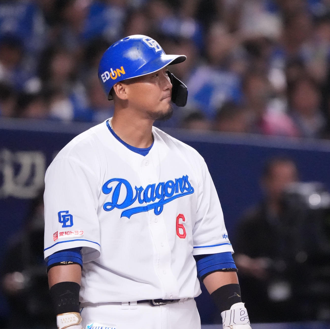 中日対ヤクルト　1回裏中日2死一塁、打席に立ち感極まる中田（撮影・森本幸一）