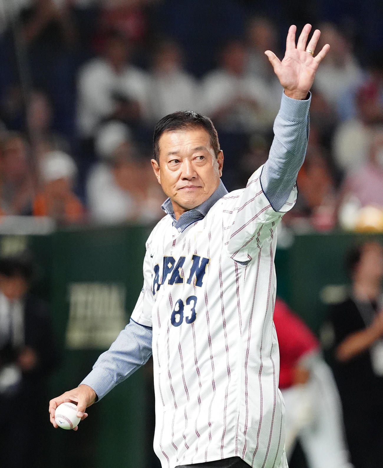 巨人対広島　始球式を行った元侍ジャパン監督の原辰徳氏（撮影・清水貴仁）