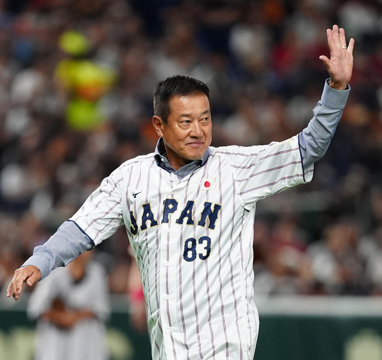 巨人対広島　始球式を行った元侍ジャパン監督の原辰徳氏（撮影・清水貴仁）