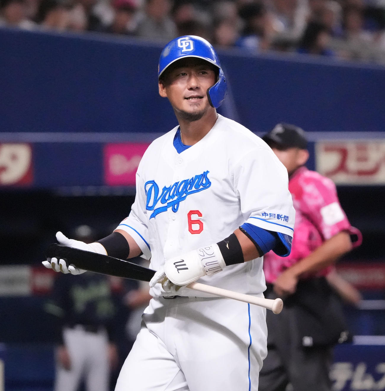 中日対ヤクルト　1回裏中日2死一塁、三振に倒れる中田（撮影・森本幸一）