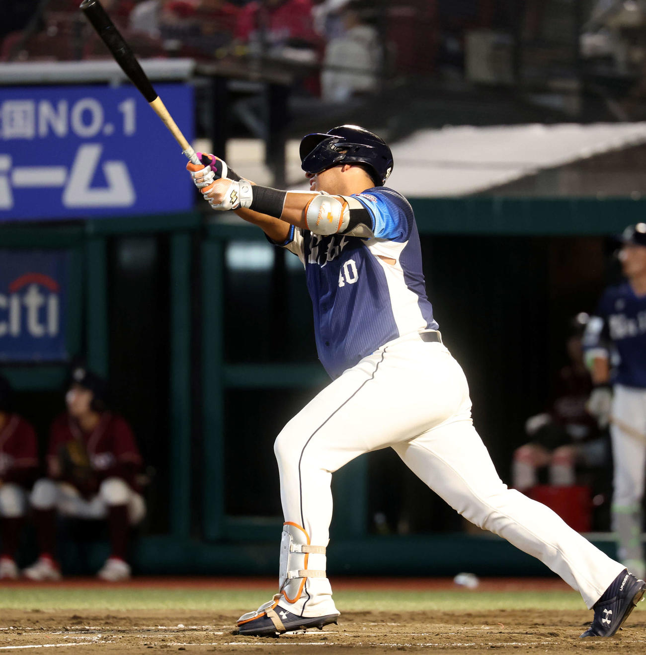 楽天対西武　5回表西武1死、セデーニョはソロ本塁打を放つ（撮影・浅見桂子）