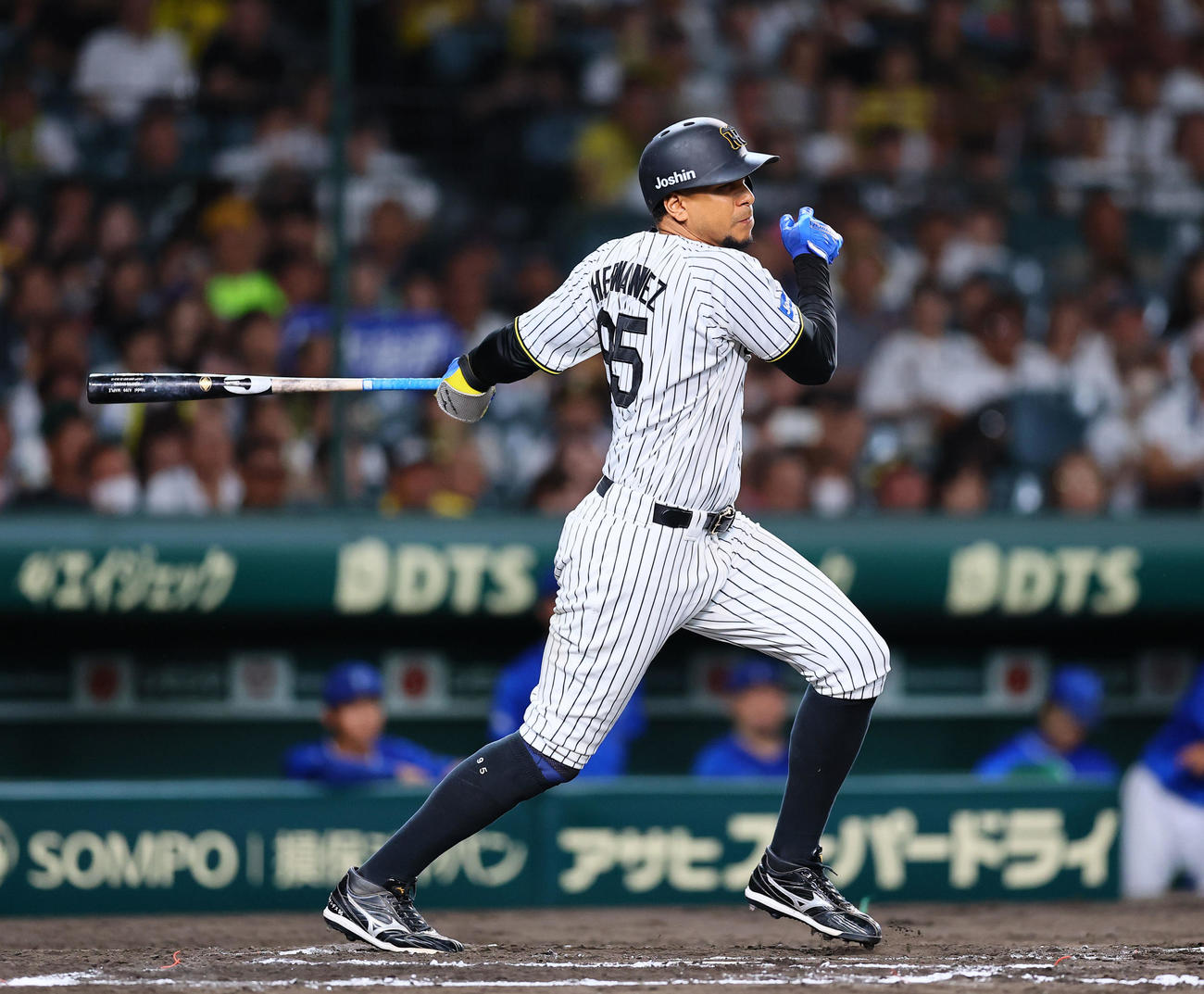 阪神対DeNA 6回裏阪神2死三塁、代打ヘルナンデスは右前適時打を放つ（撮影・藤尾明華）