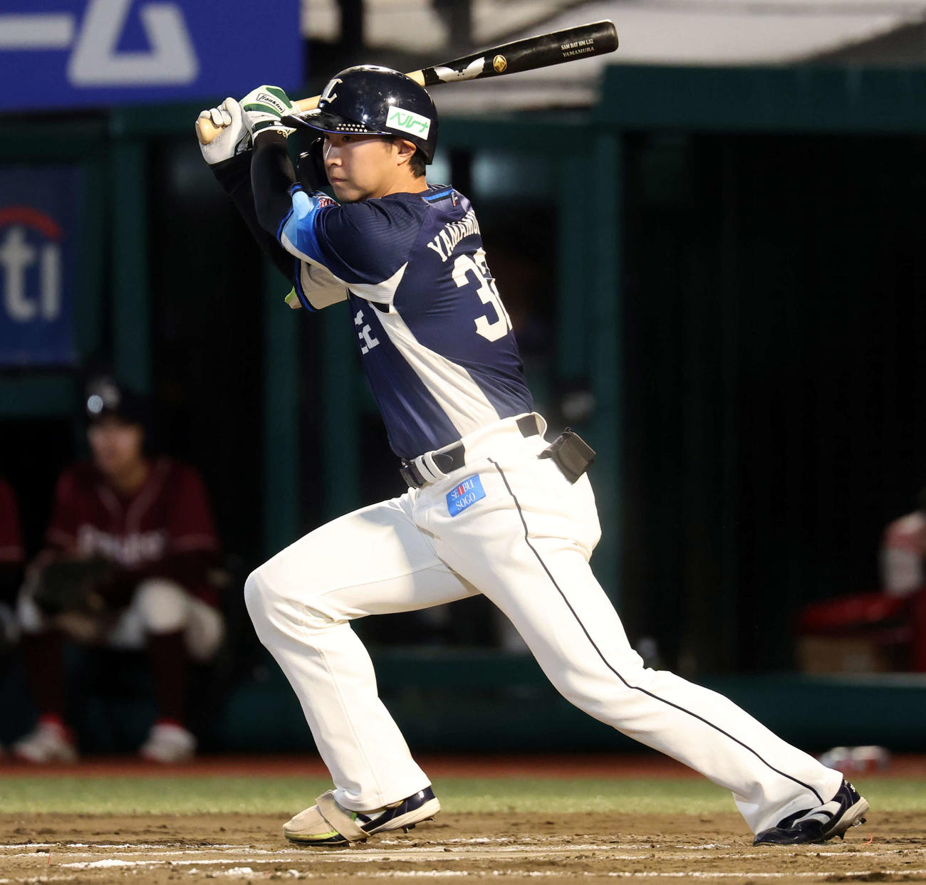 楽天対西武　7回表西武1死二、三塁、山村は適時打を放つ（撮影・浅見桂子）