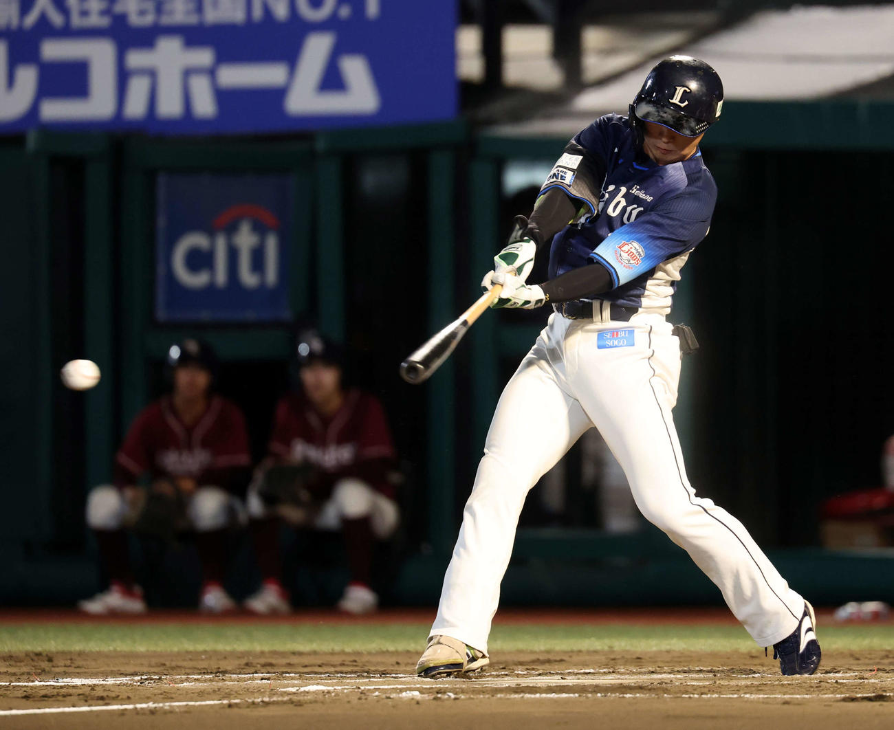 楽天対西武　7回表西武1死二、三塁、山村は適時打を放つ（撮影・浅見桂子）