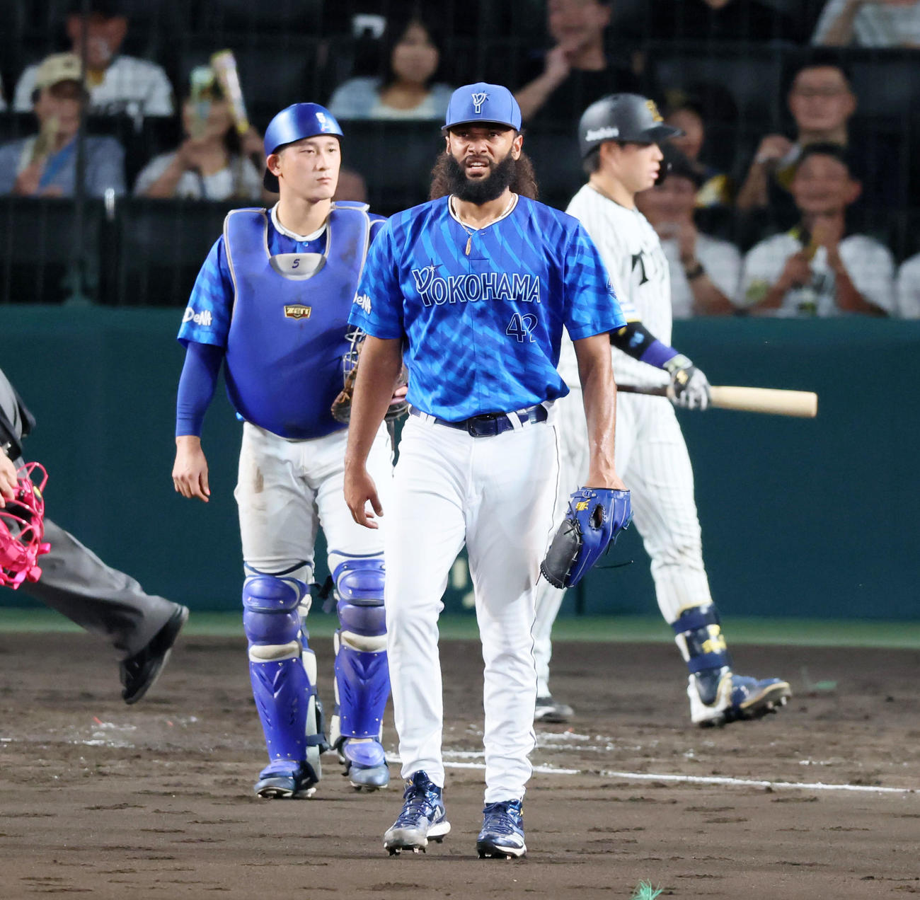 阪神対DeNA 4回裏阪神2死一、二塁、ジャクソンは高寺に右前適時打を打たれて失点（撮影・加藤哉）