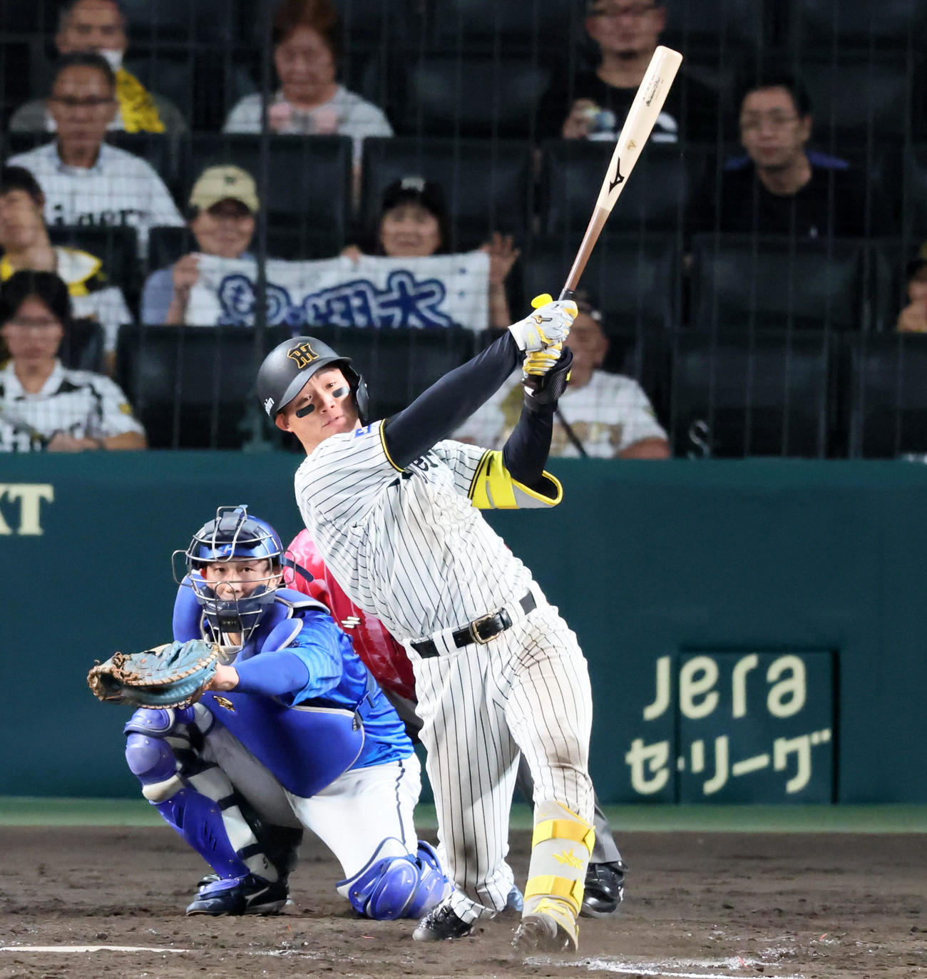 阪神対DeNA 5回裏阪神2死、森下は左越えソロ本塁打を放つ（撮影・加藤哉）