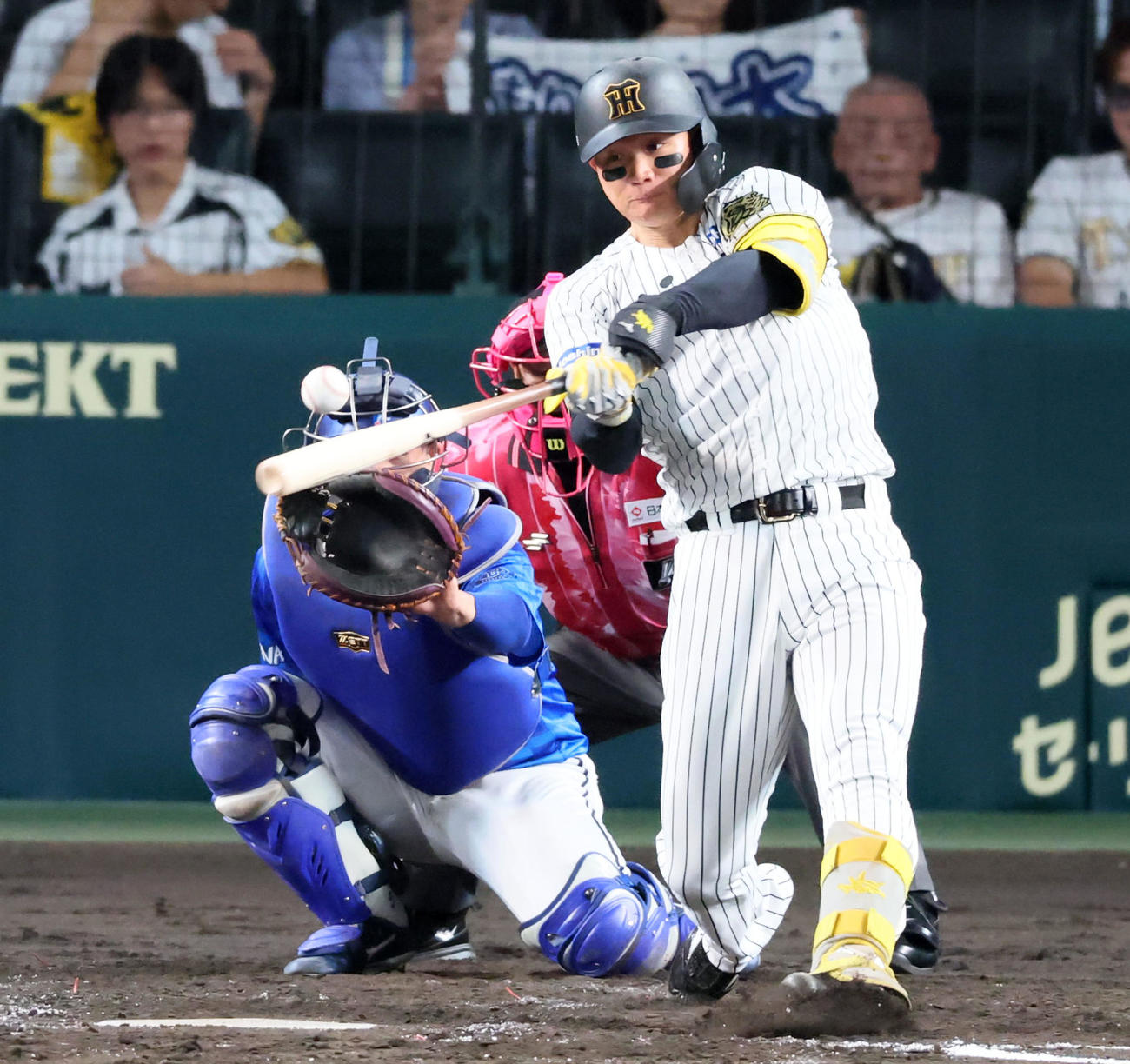 阪神対DeNA 4回裏阪神無死、森下は中前打を放つ（撮影・加藤哉）