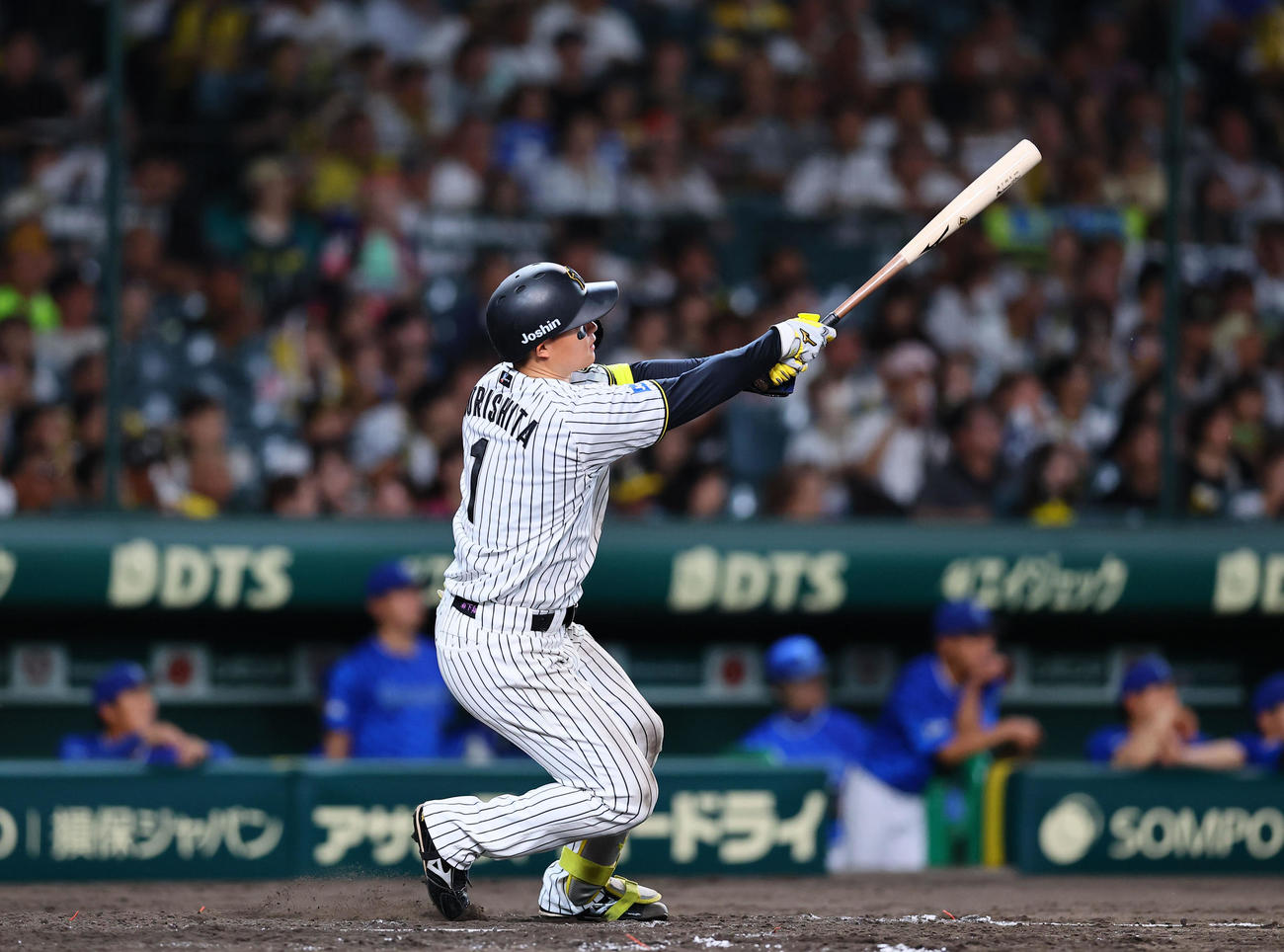 阪神対DeNA 5回裏阪神2死、森下は左中間に本塁打を放つ（撮影・藤尾明華）