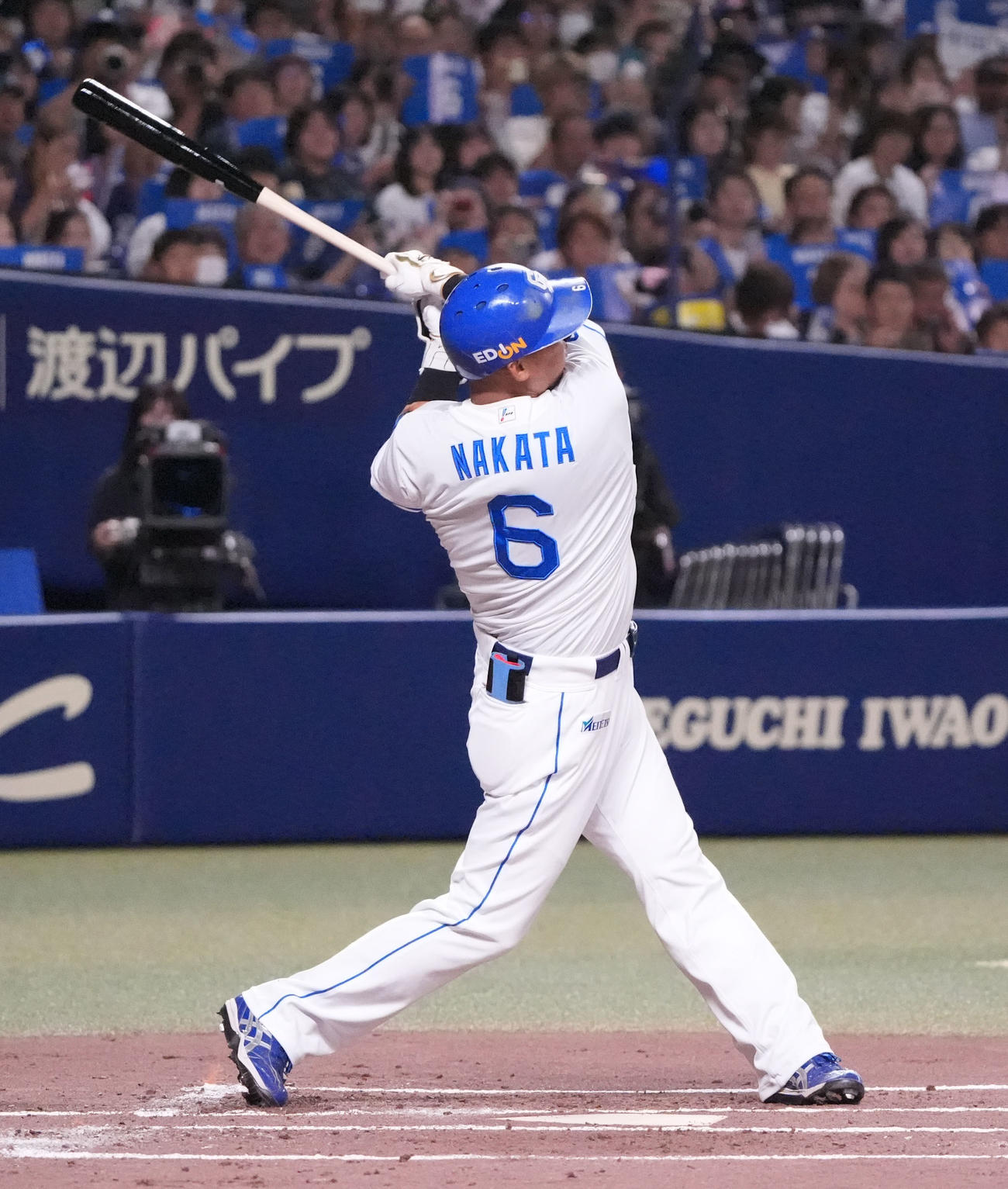 中日対ヤクルト　1回裏中日2死一塁、三振に倒れる中田（撮影・森本幸一）