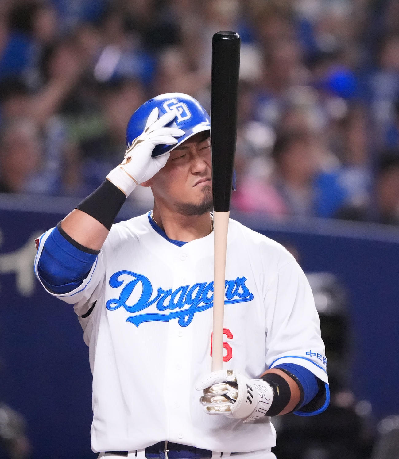 中日対ヤクルト　1回裏中日2死一塁、打席に立つ中田（撮影・森本幸一）