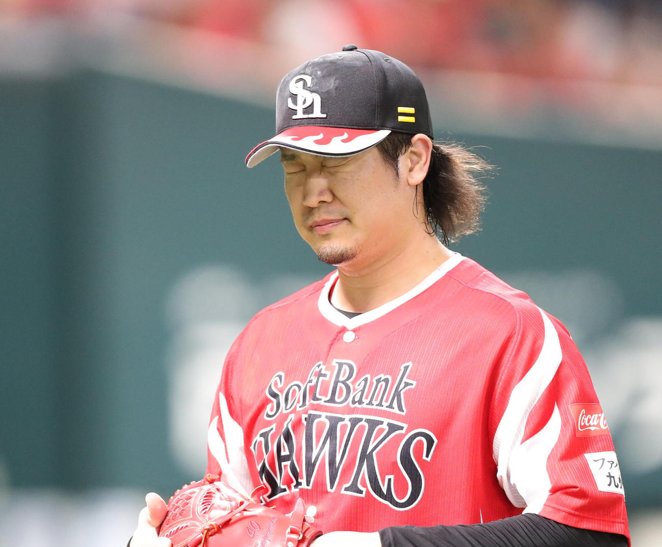 ソフトバンク対オリックス　9回に登板した杉山はオリックスに勝ち越され渋い表情でベンチに引きあげる（撮影・梅根麻紀）