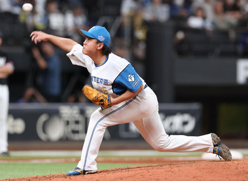 日本ハム対ロッテ 7回に登板の畔柳(撮影・黒川智章)