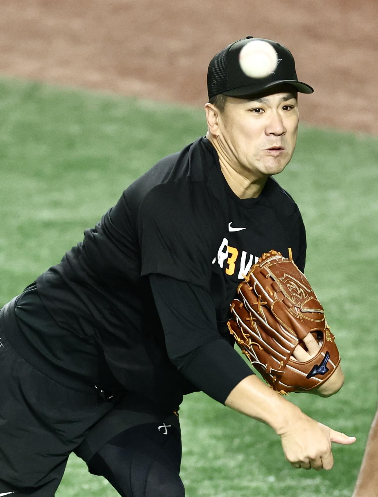 巨人対広島　試合前、練習に臨む巨人田中将（撮影・河田真司）
