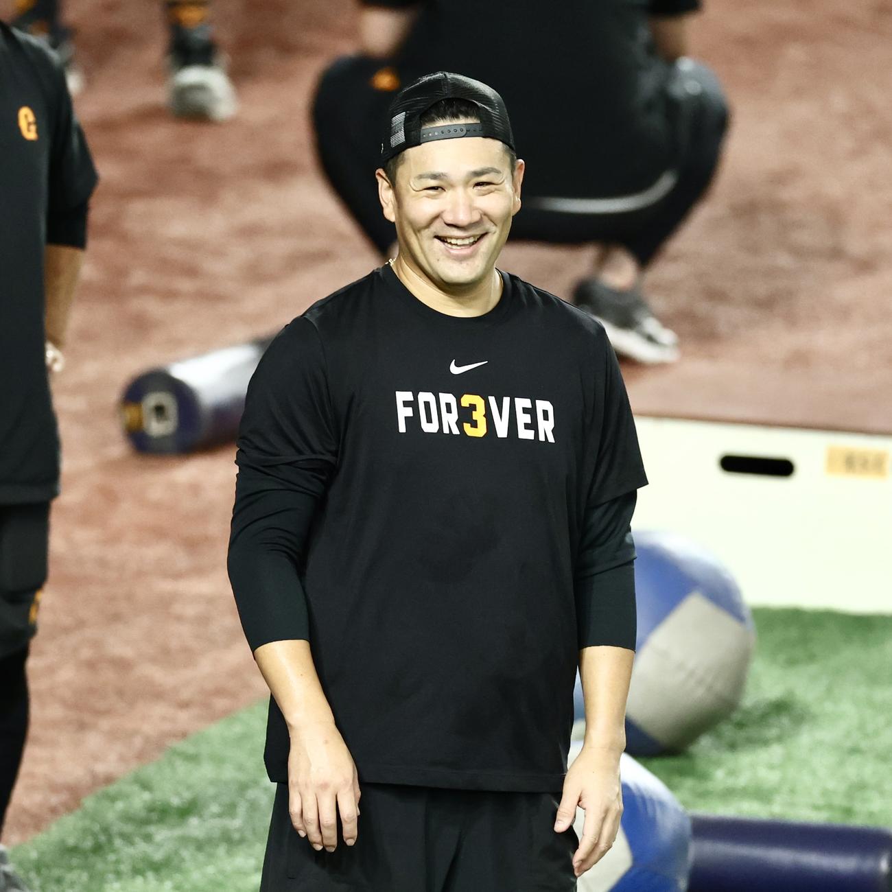 巨人対広島　試合前、練習で笑顔を見せる巨人田中将（撮影・河田真司）