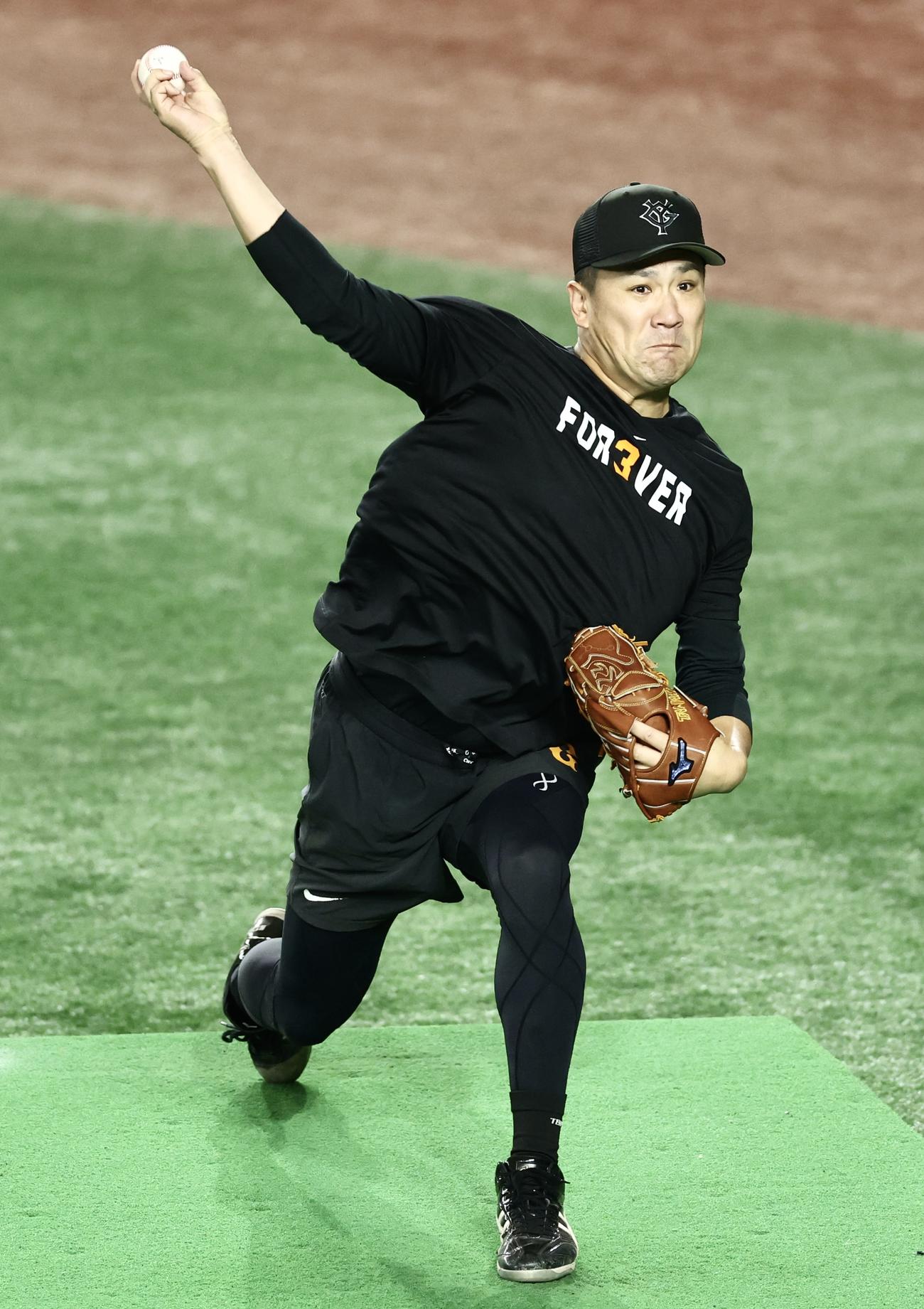 巨人対広島　試合前、練習に臨む巨人田中将（撮影・河田真司）