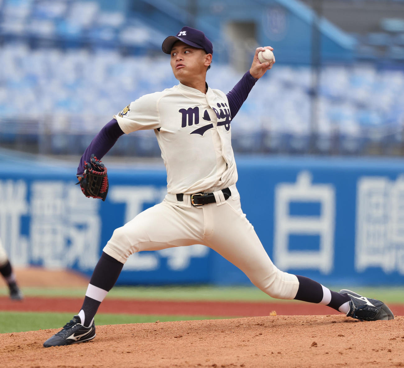 東大対明大　先発した明大・毛利（撮影・柴田隆二）　　