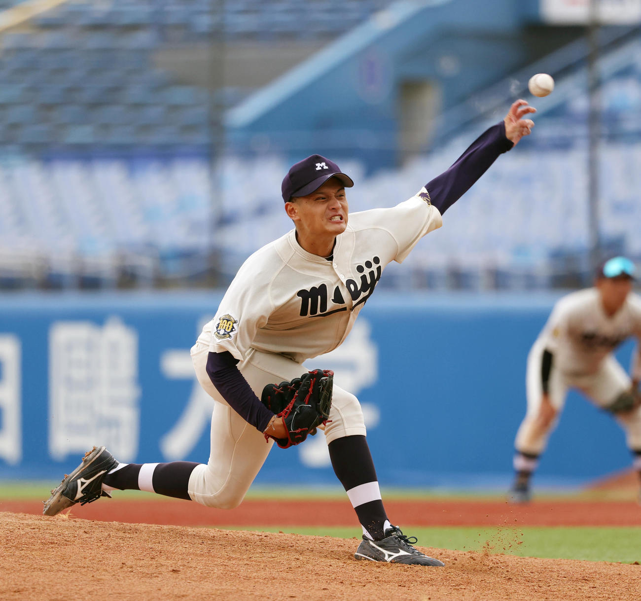 東大対明大　好投する明大・毛利（撮影・柴田隆二）　　