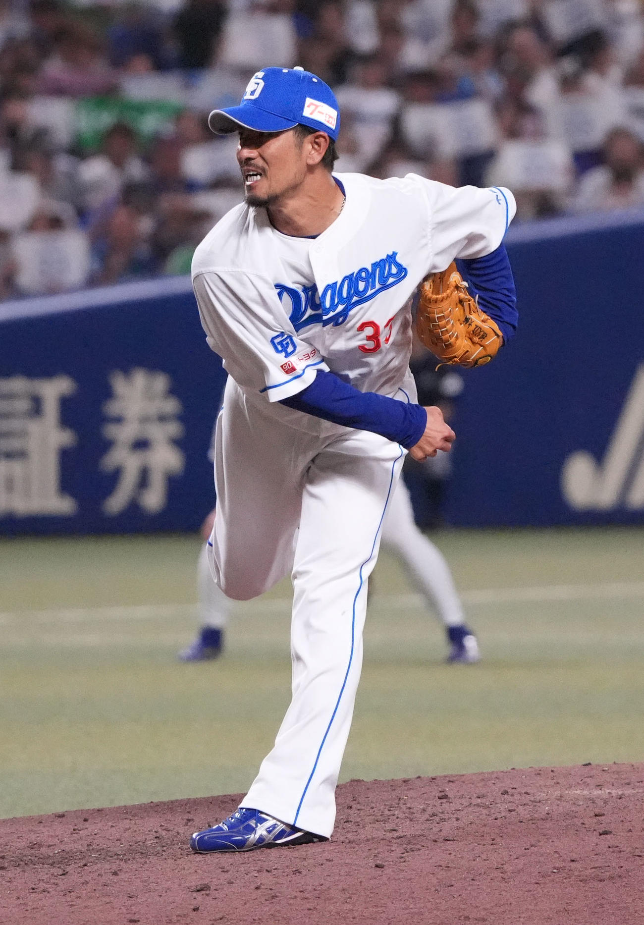 中日対ヤクルト　8回表、中日3番手で登板する祖父江（撮影・森本幸一）