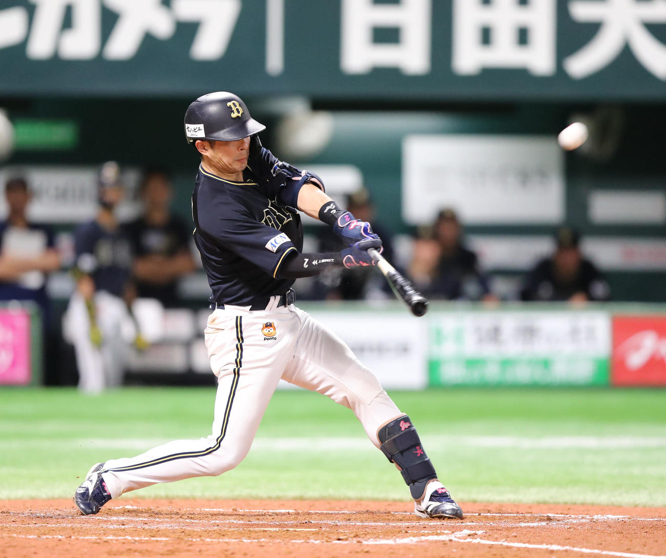 ソフトバンク対オリックス　4回表オリックス1死一、二塁、若月は右越えに逆転となる3点本塁打を放つ（撮影・梅根麻紀）