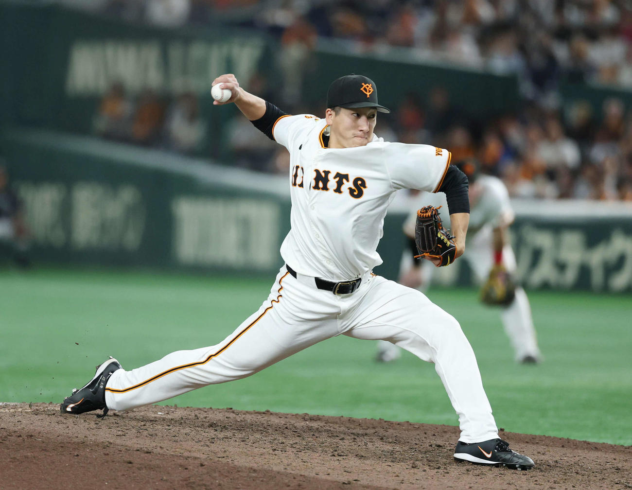 巨人対広島　8回表から登板し力投する大勢（撮影・増田悦実）