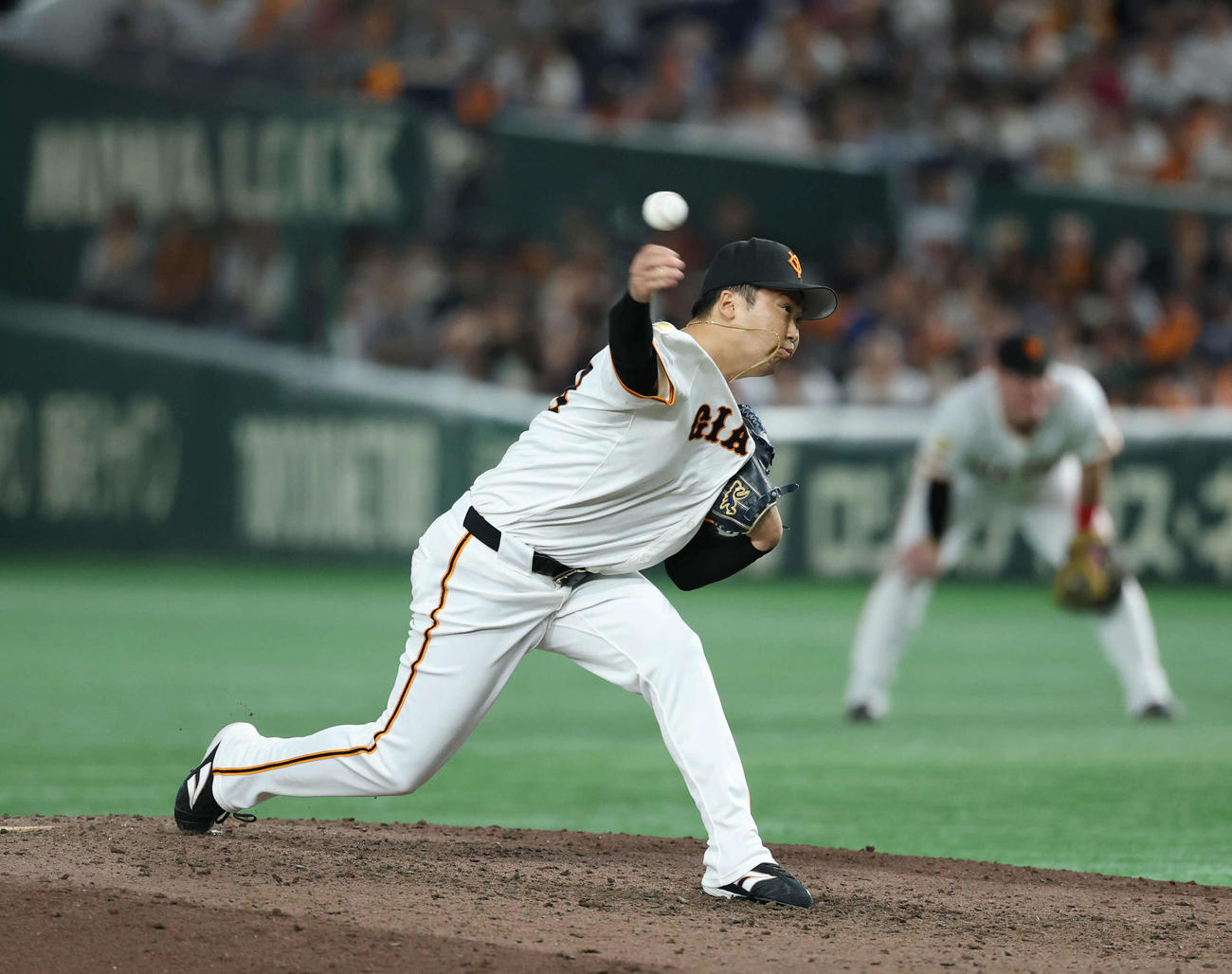 巨人対広島　7回表から登板し力投する巨人船迫（撮影・増田悦実）