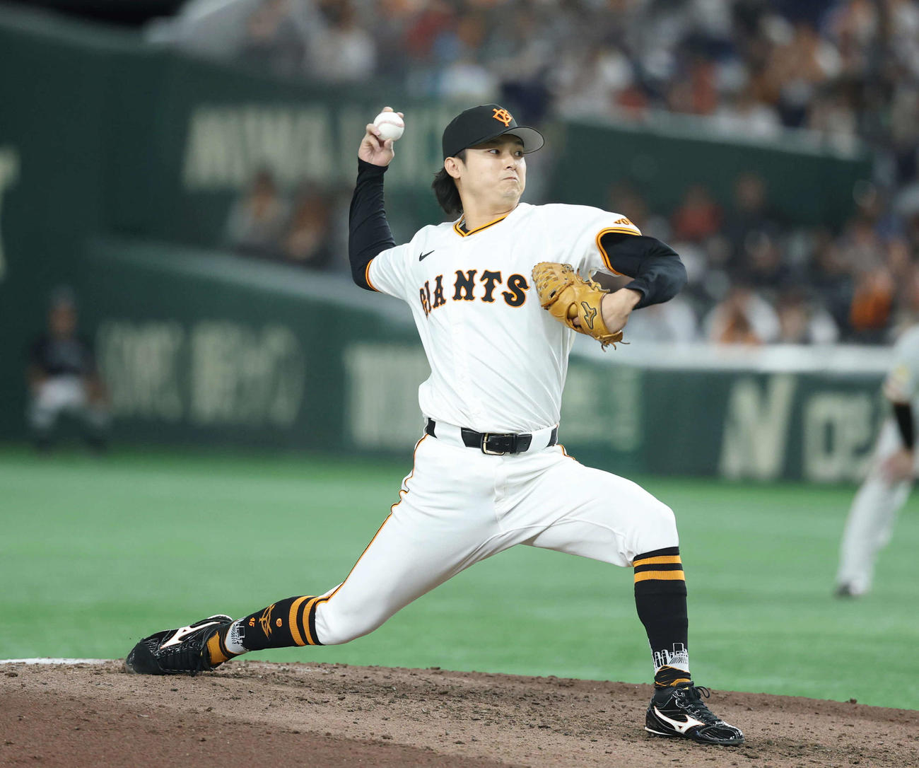 巨人対広島　6回表に登板し力投する巨人田中瑛（撮影・増田悦実）