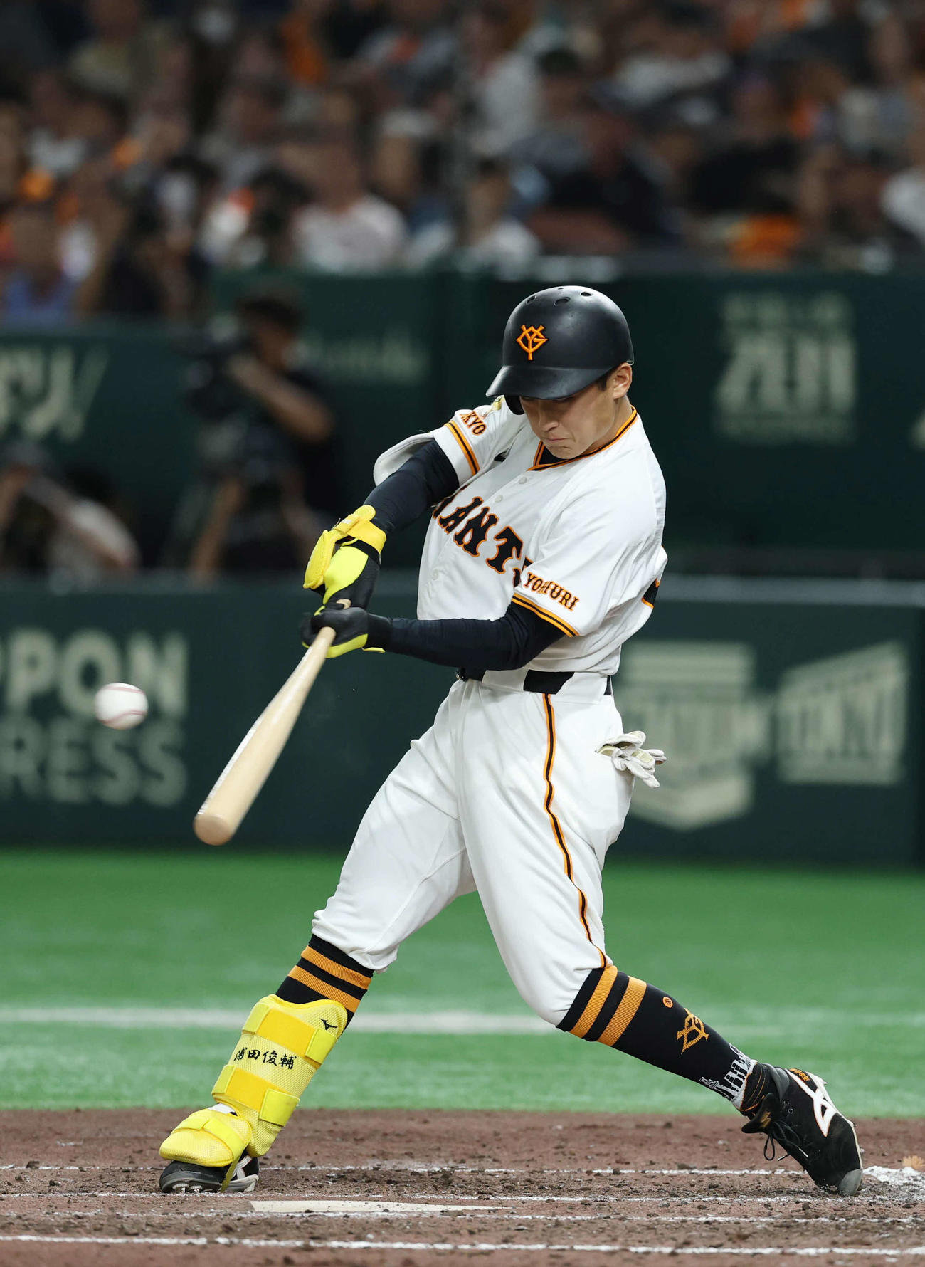 巨人対広島　4回裏巨人2死満塁、適時安打を放つ浦田（撮影・増田悦実）