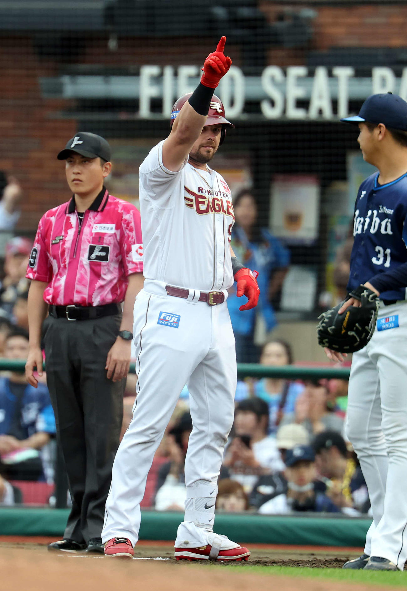 楽天対西武　3回裏楽天2死一、三塁、ボイトは適時打を放ちポーズ（撮影・浅見桂子）