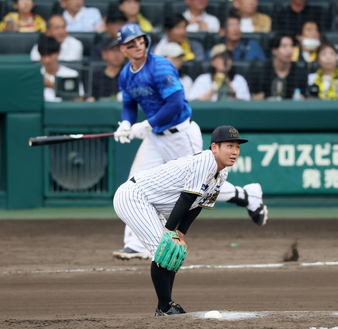 阪神対DeNA 8回表DeNA1死一塁、伊原はオースティンに左越え2点本塁打を浴びる（撮影・加藤哉）