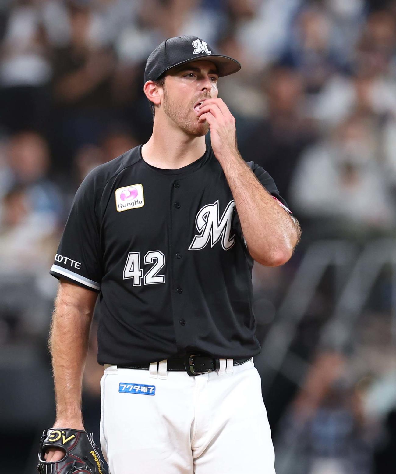 日本ハム対ロッテ　3回裏、2失点し渋い表情のサモンズ（撮影・黒川智章）