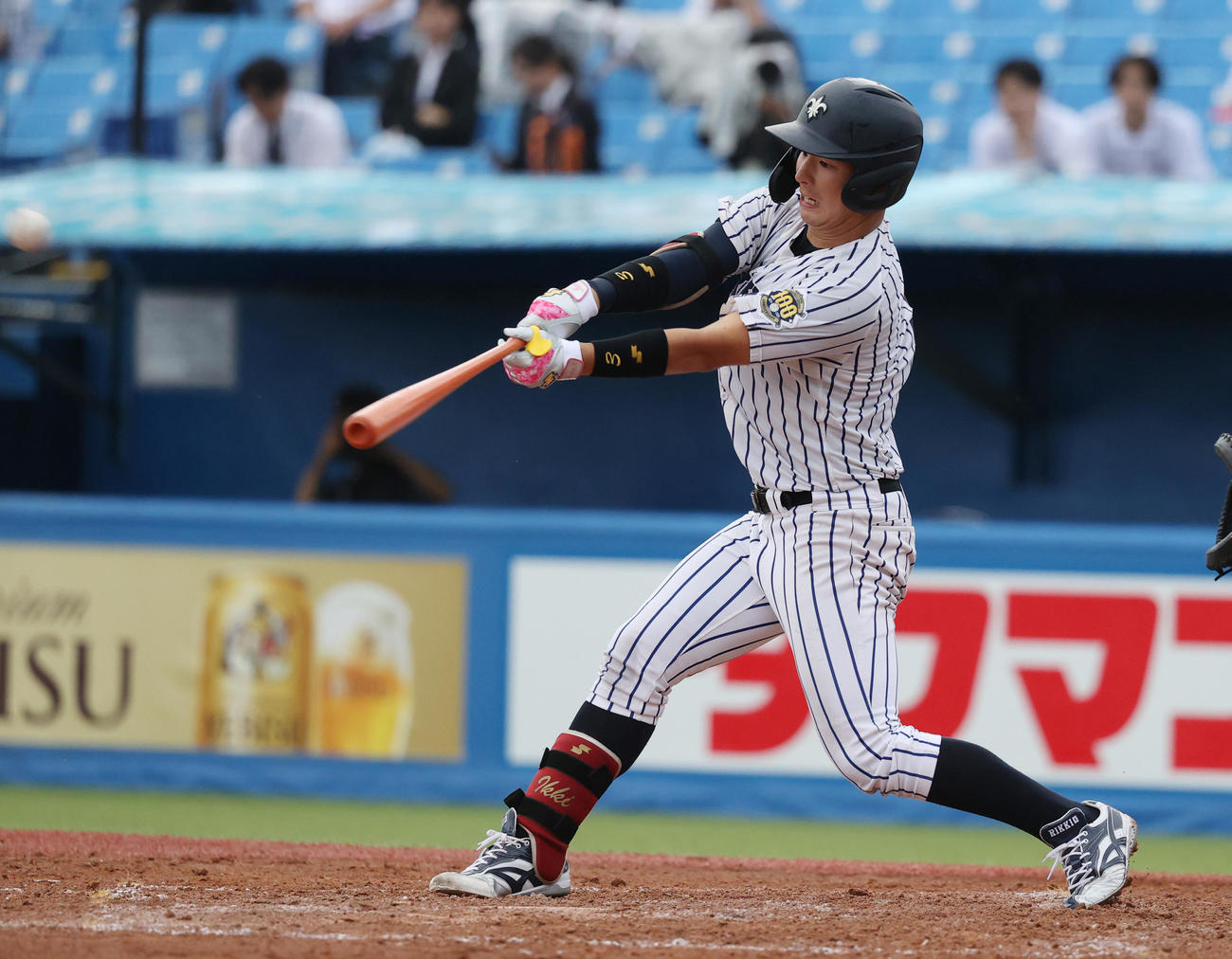 法大対立大　5回裏立大1死二、三塁、丸山は右中間に適時二塁打を放つ（撮影・柴田隆二）　　