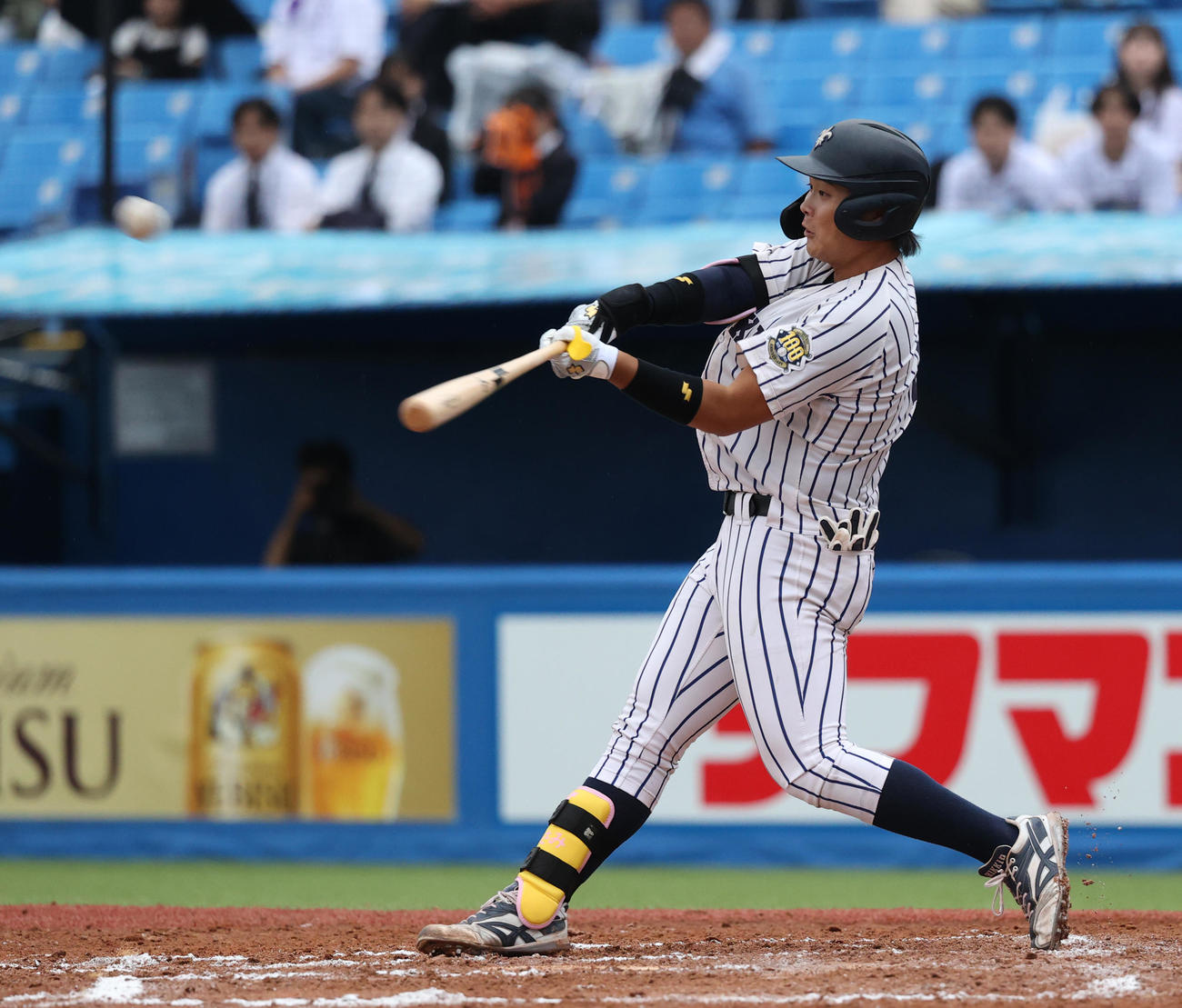 法大対立大　6回裏立大2死一、三塁、村本は中前に適時打を放つ（撮影・柴田隆二）　　